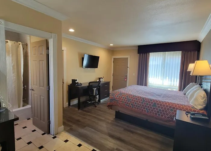 Marinwood Inn & Suites