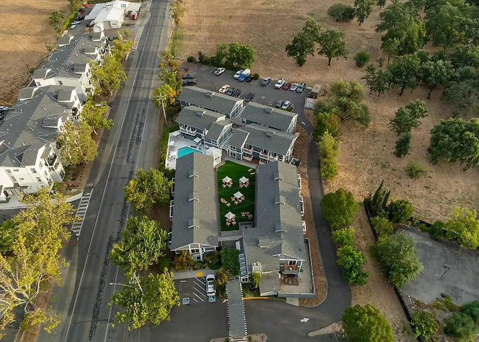 Upvalley Inn & Hot Springs, An Ascend Collection Hotel